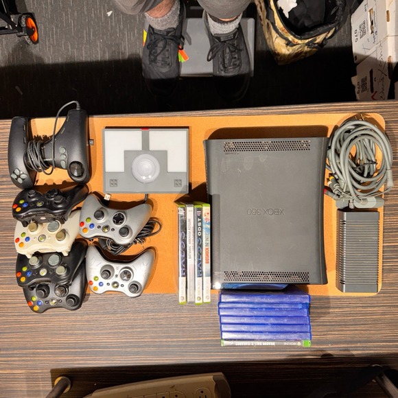 Xbox 360 Elite 120GB Console 5 Controllers 4 Games Headset TESTED Bundle Lot - Picture 6 of 14